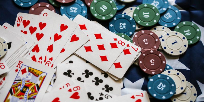 Chuyên gia chia sẻ bí kíp chơi Baccarat cực dễ hiểu